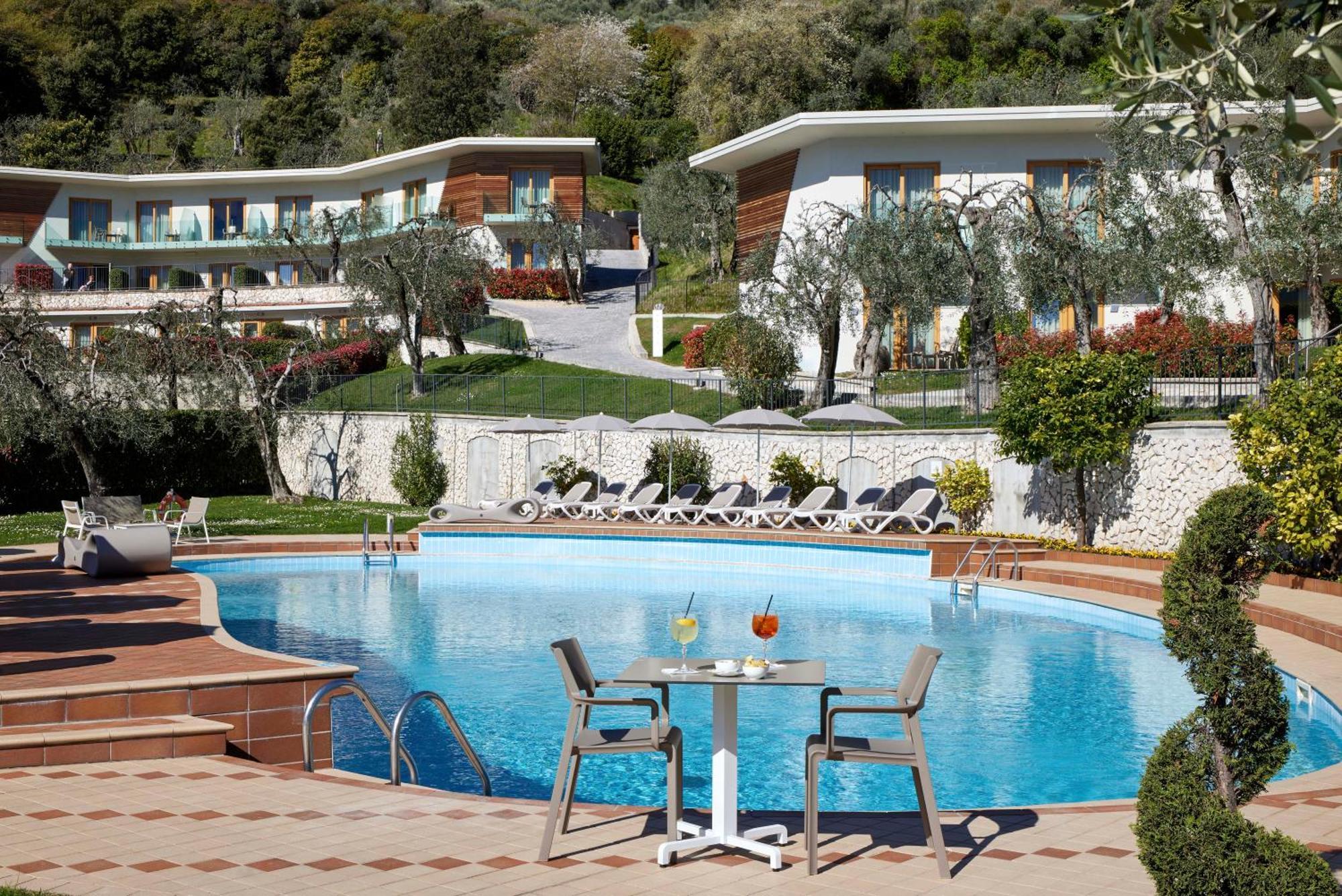 Hotel Atilius - Adults Only Лімоне-суль-Гарда Екстер'єр фото